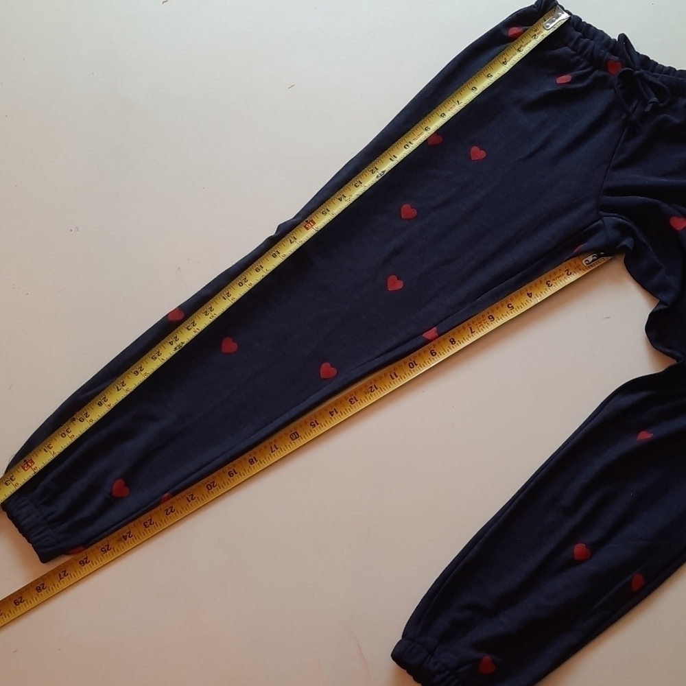 Chaser Tiny Hearts Sweatpants Black Red Heart Print Small New - Picture 11 of 12